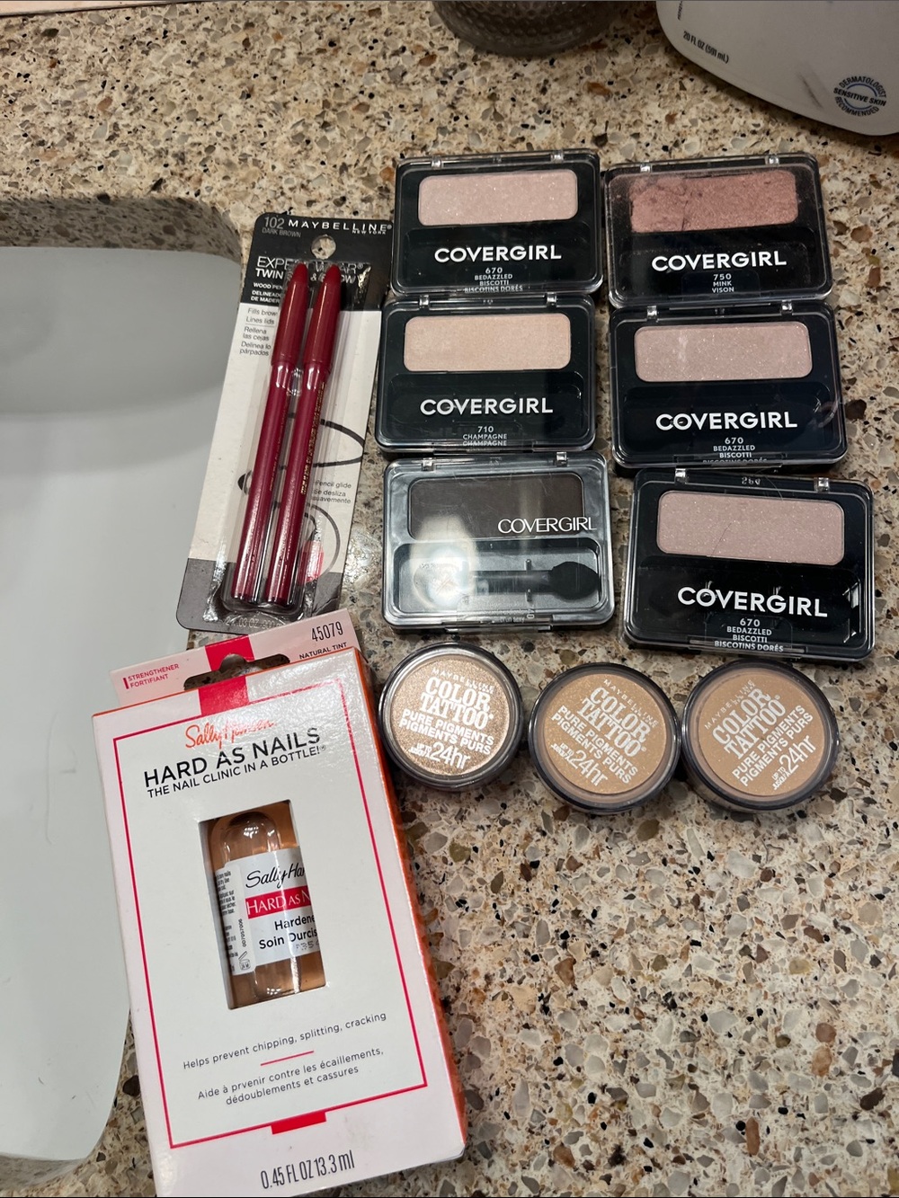 Lot of cover girl maybeline make up. New